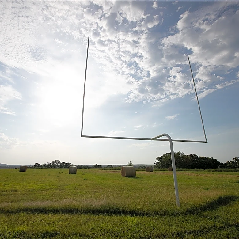 Watch as Alabama high school football team stuns rival with fake field goal touchdown
