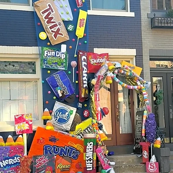 Pittsburgh's houses on the Mexican War Streets decorate for Halloween