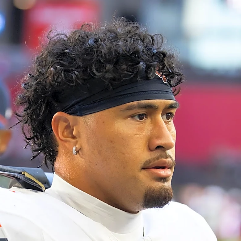 Noah Sewell returns to 53-man roster