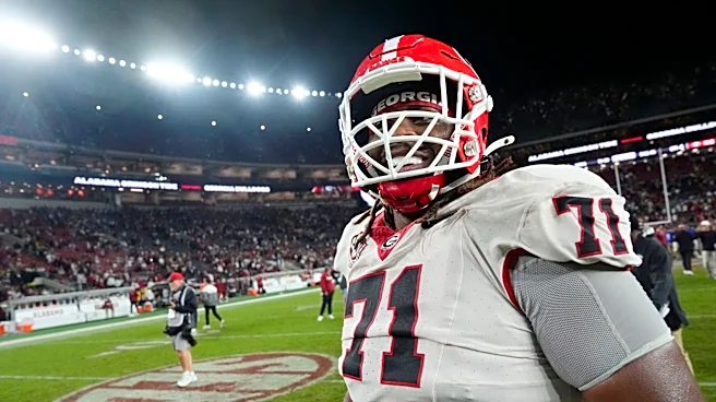 Alabama fans throw objects at Georgia players amid controversial officiating