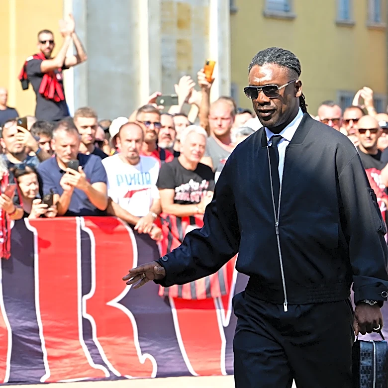 Brazilian club makes surprise appointment, turning to Dutch great