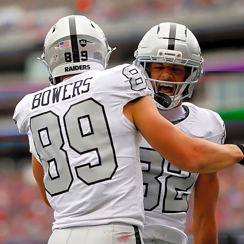 Brock Bowers rolls up big numbers again in Week 5