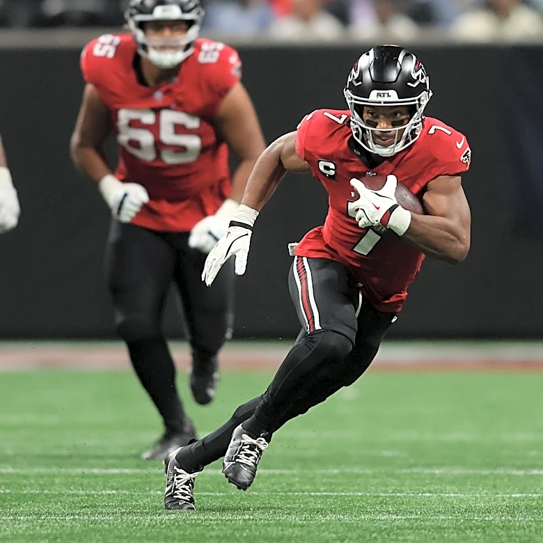 Bijan Robinson good for 100-plus yards of offense on SNF