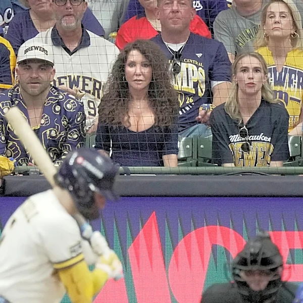 Who is Front Row Amy? Brewers super fan a fixture behind home plate