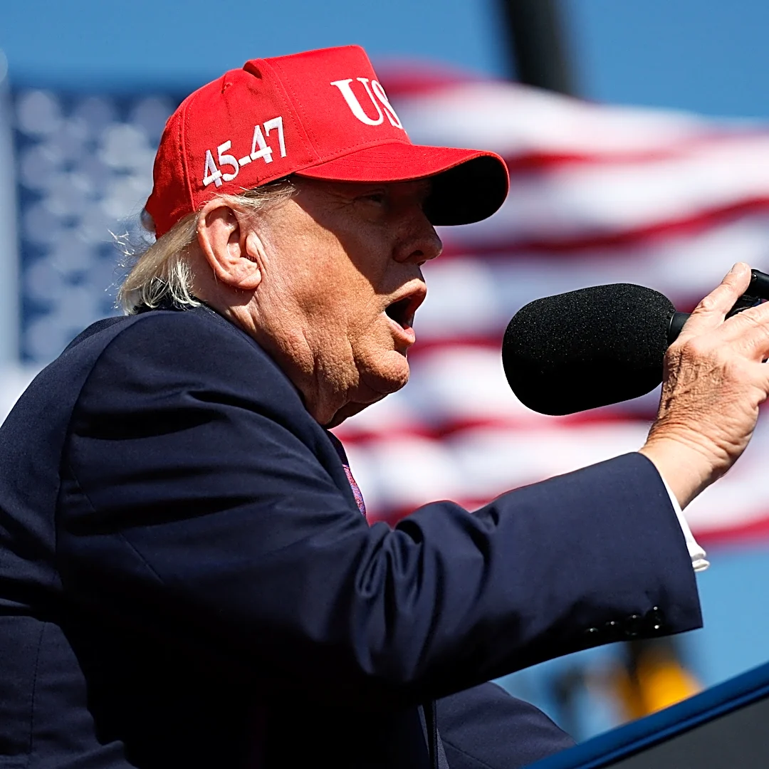 Trump says people in government who leak to media 'should be shot'