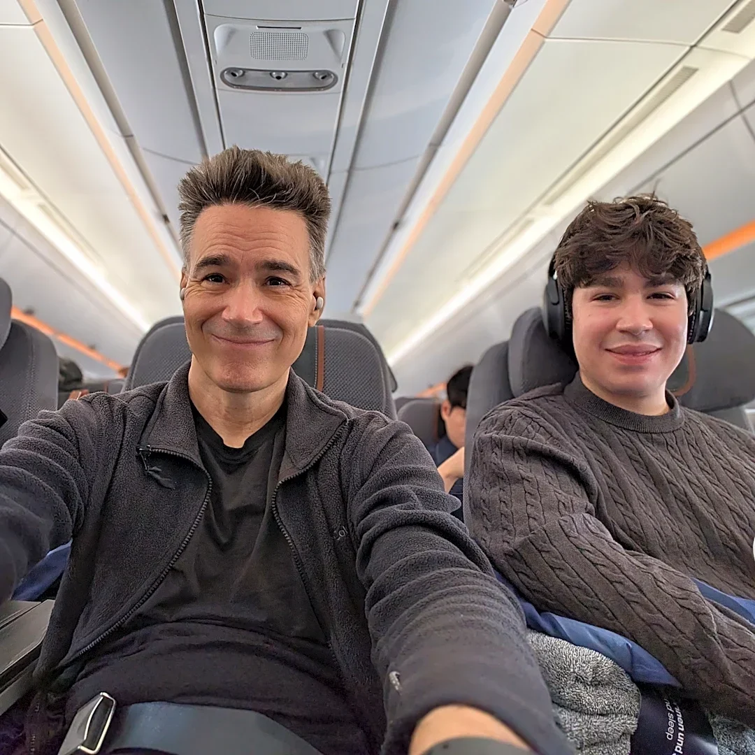 Who gets the armrests? The rules every middle-seat flyer should know