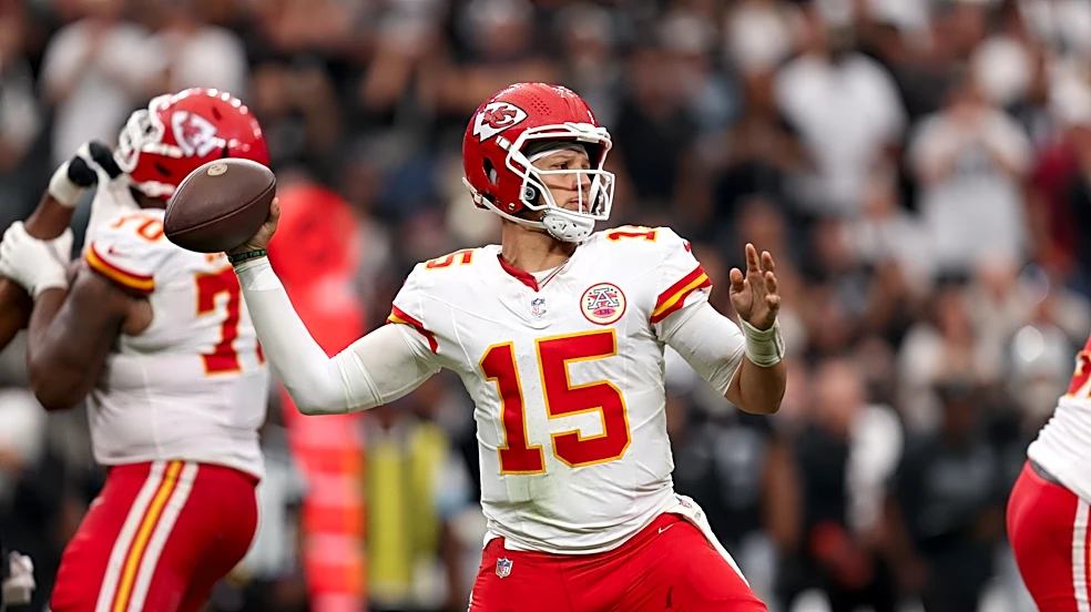 Patrick Mahomes removed from injury report