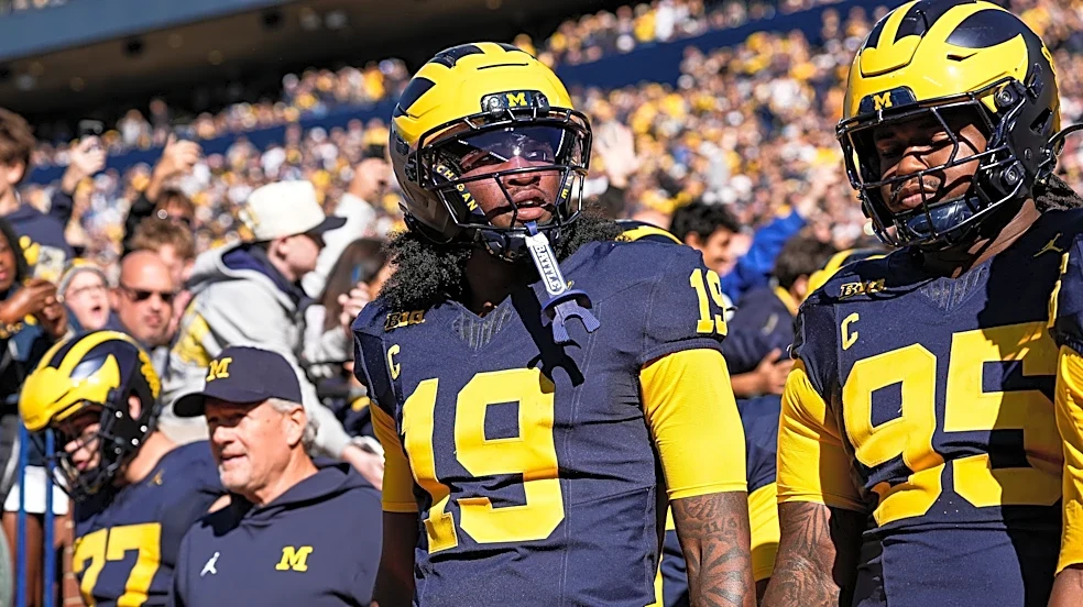 Michigan benches Bryce Underwood at half vs Penn State game — then scores 2 TDs