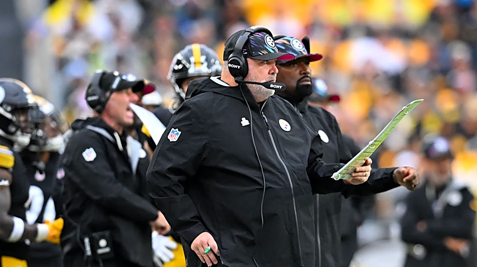Steelers coach Mike McCarthy misses halftime after on-field injury