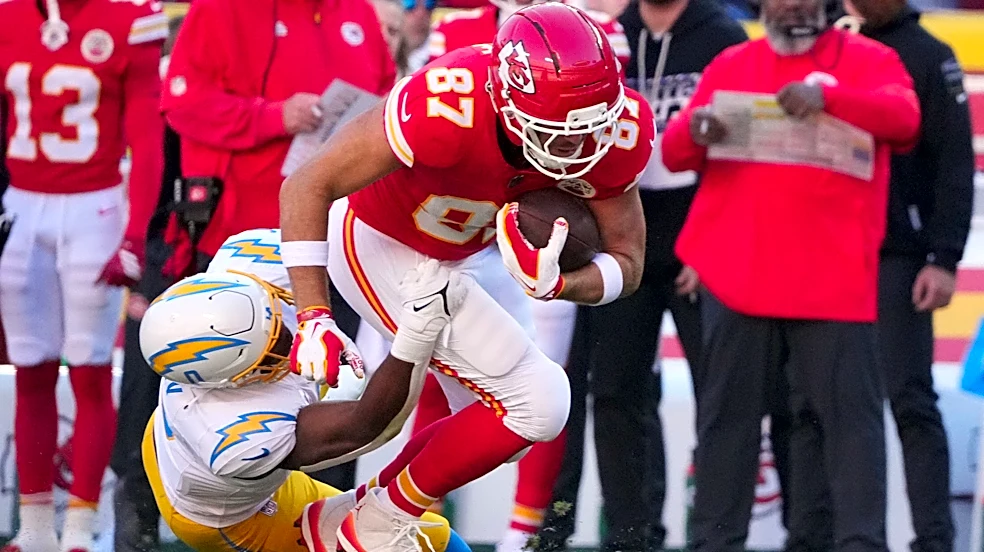 Chiefs' Travis Kelce returns vs. Chargers after ankle gets rolled on tackle