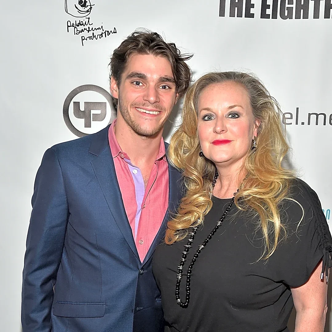 RJ Mitte's mom opens up about 'red flag' before finding her son dead