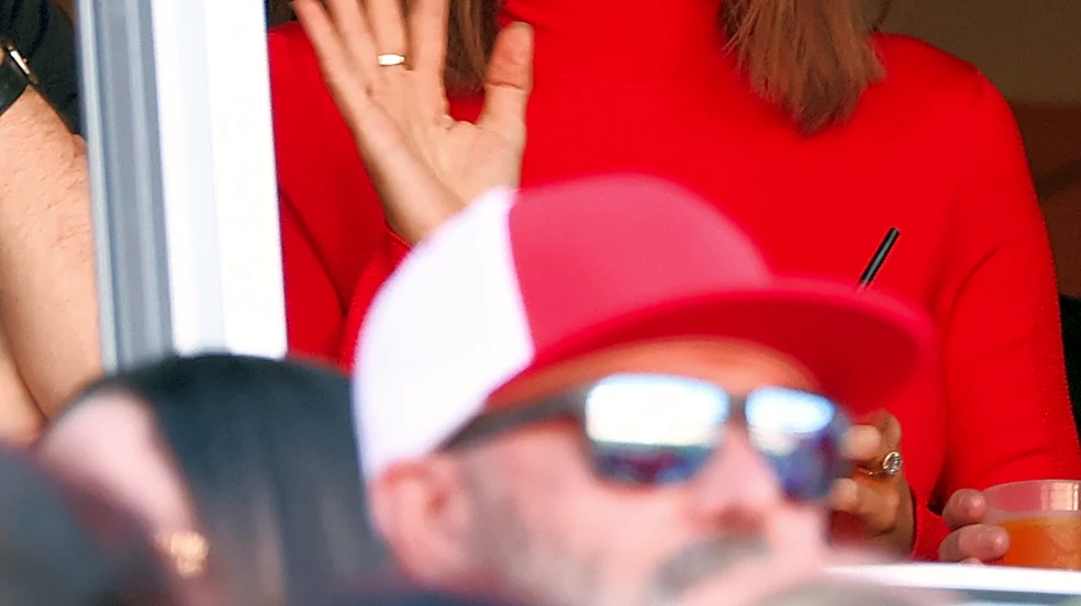 See Taylor Swift cheer on Travis Kelce at Chiefs game with Caitlin Clark
