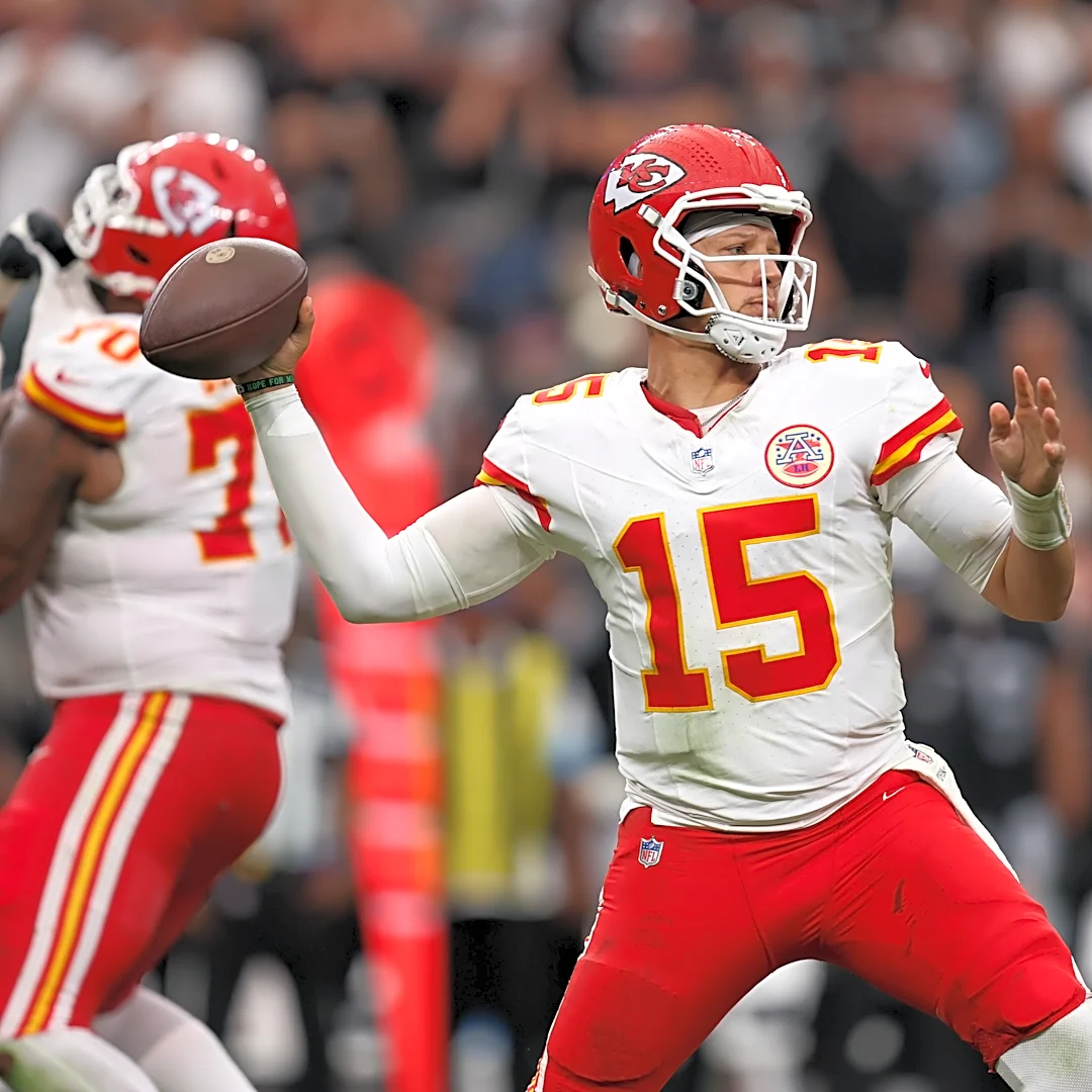 Patrick Mahomes throws for 272 yards in Week 6
