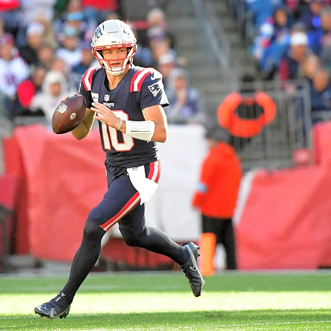 Drake Maye throws for another three scores in Week 6