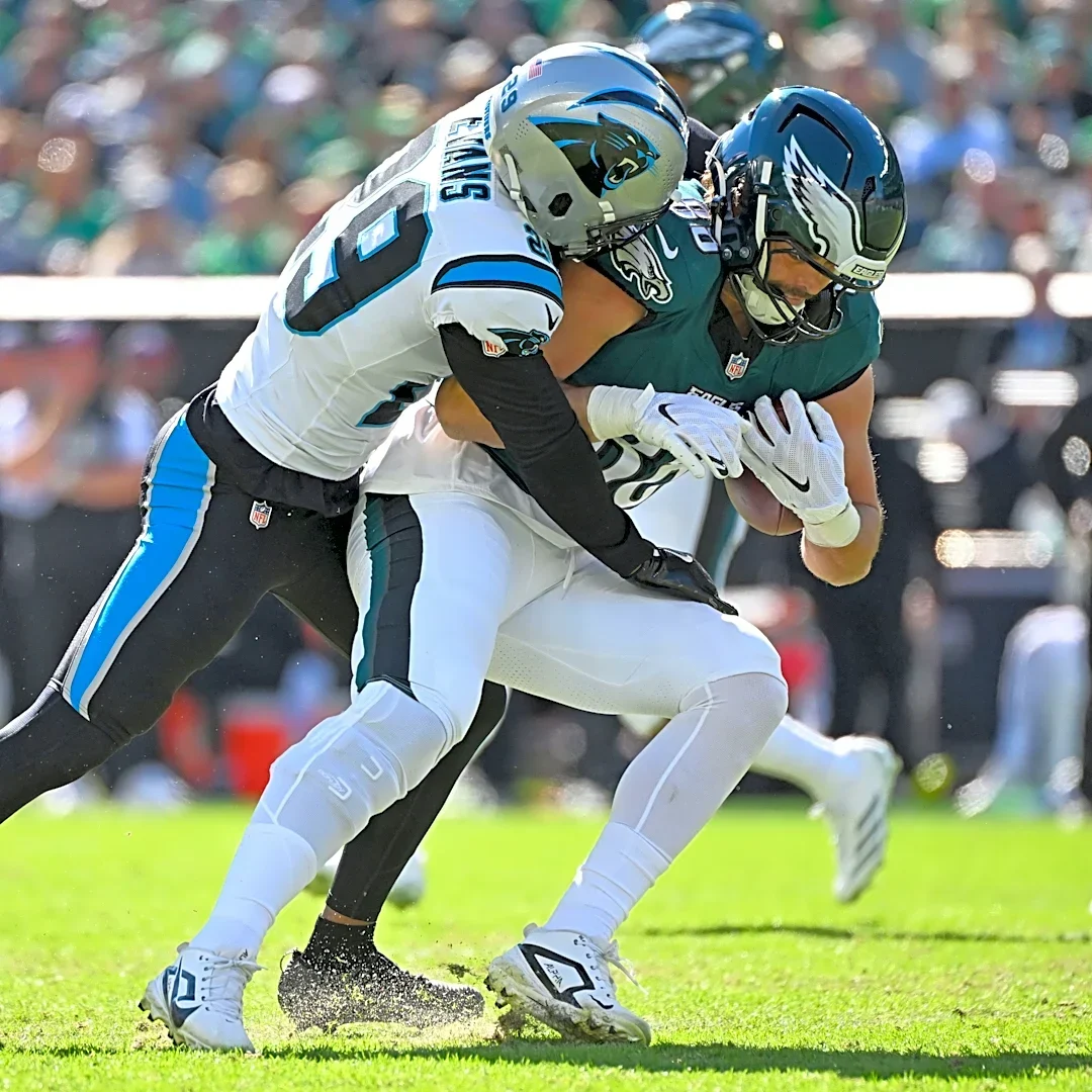 Dallas Goedert snags six in Week 6 against Carolina