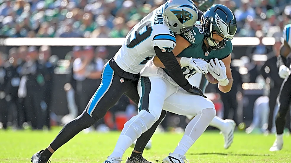 Dallas Goedert snags six in Week 6 against Carolina