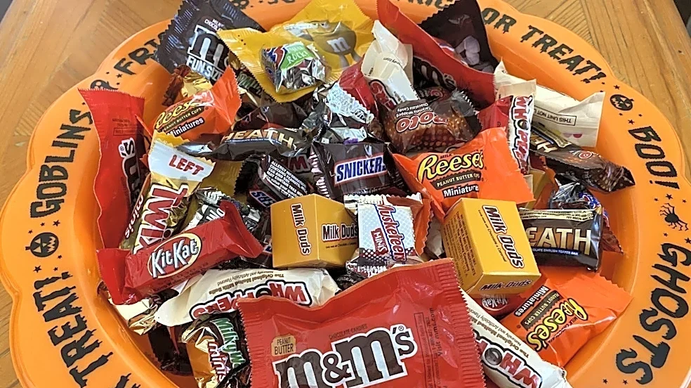 A sex offender made fancy Halloween displays. The state tried to keep kids away