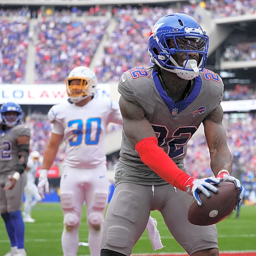 Bills player apologizes after ejection for spitting on Raiders star