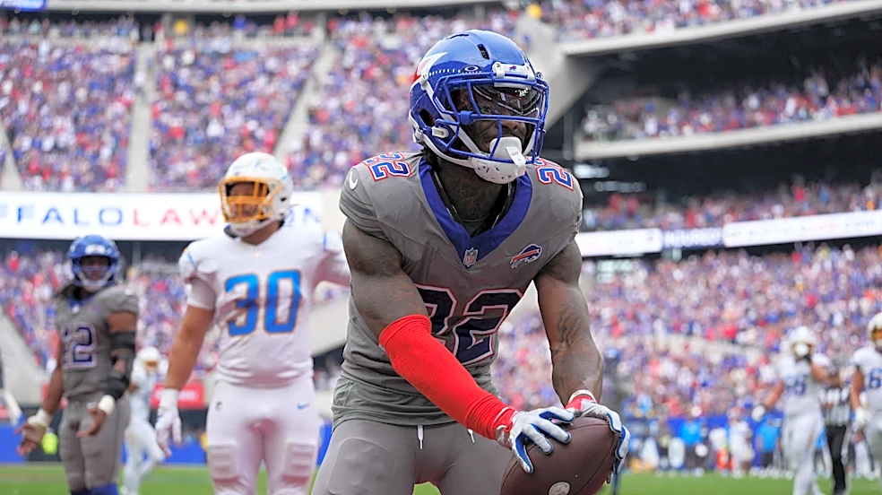 Bills player apologizes after ejection for spitting on Raiders star