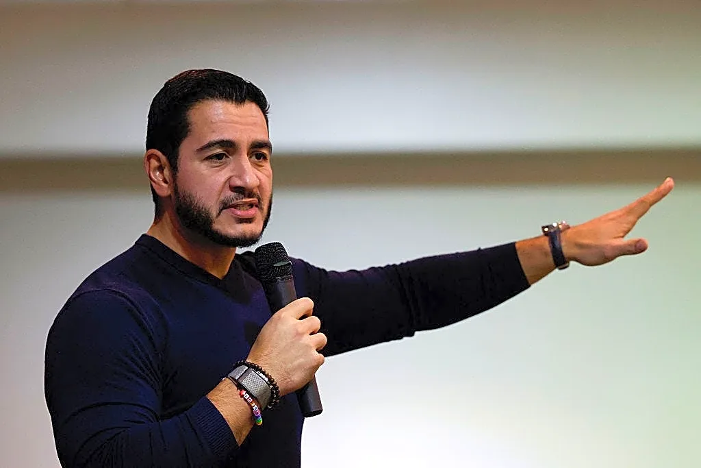 Abdul El-Sayed argues with former GOP aide during tense town hall moment