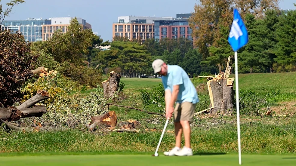 Why are golfers worried about the future of East Potomac Golf Links?