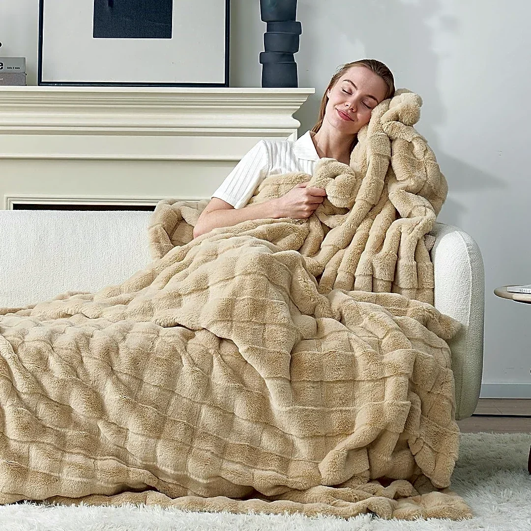Bundle up at home with this 37% discount on a cozy throw blanket
