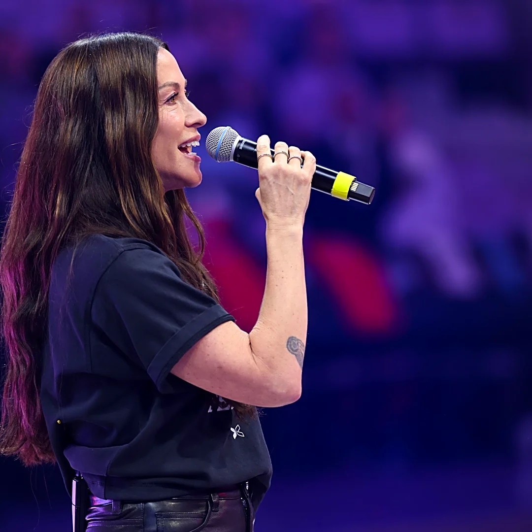 Alanis Morissette brings down house at WNBA Finals with powerful national anthem