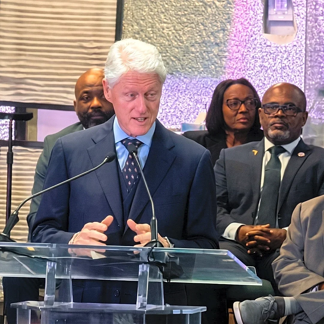 Bill Clinton hits Florida trail, says Trump treats 'allies like dirt'