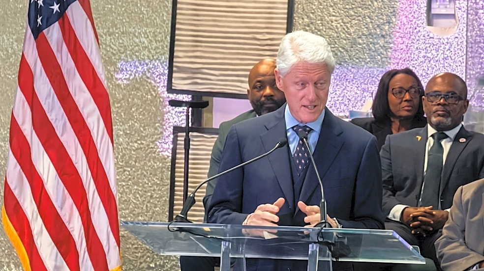 Bill Clinton hits Florida trail, says Trump treats 'allies like dirt'
