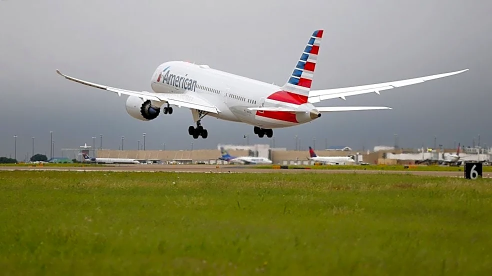 American Airlines flight blows tire landing at Chicago O'Hare