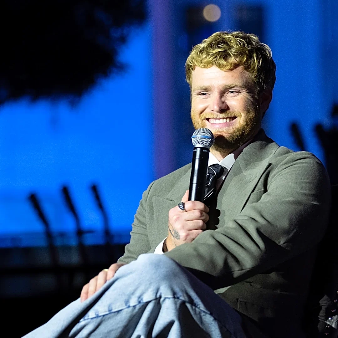 Alex Warren welcomes fans bringing parents' ashes to concerts – 'I love it'