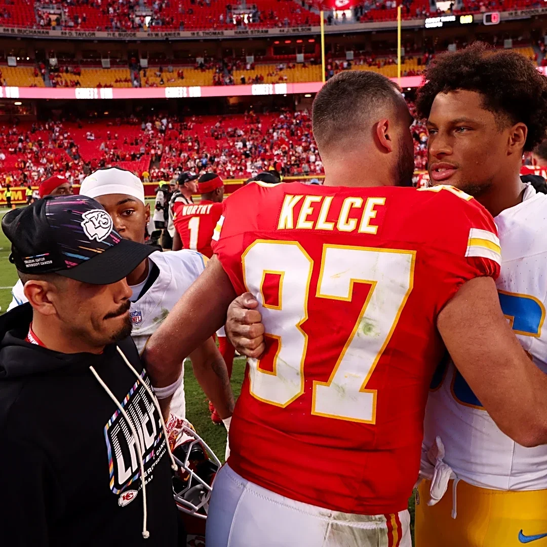 Travis Kelce limited during Wednesday's practice