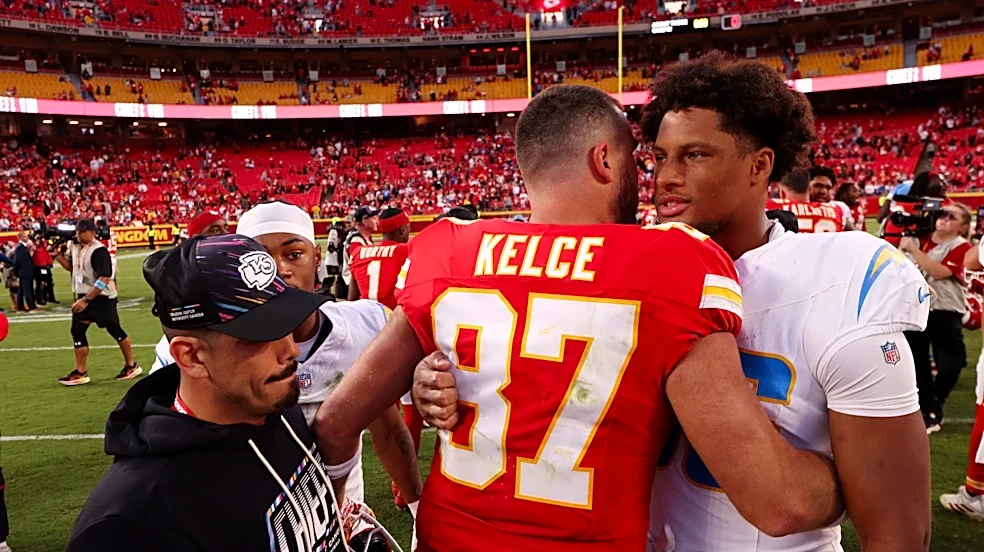 Travis Kelce limited during Wednesday's practice
