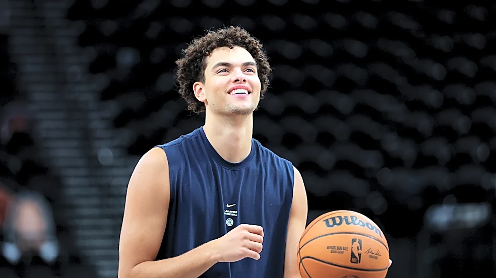 Clippers rookie Keaton Wagler makes regular season debut