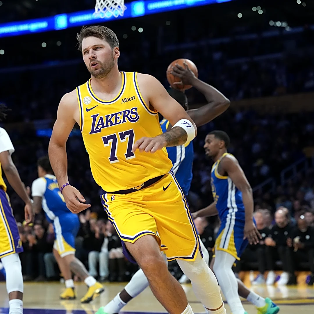 Luka Dončić makes halfcourt shot before halftime in Lakers' season opener