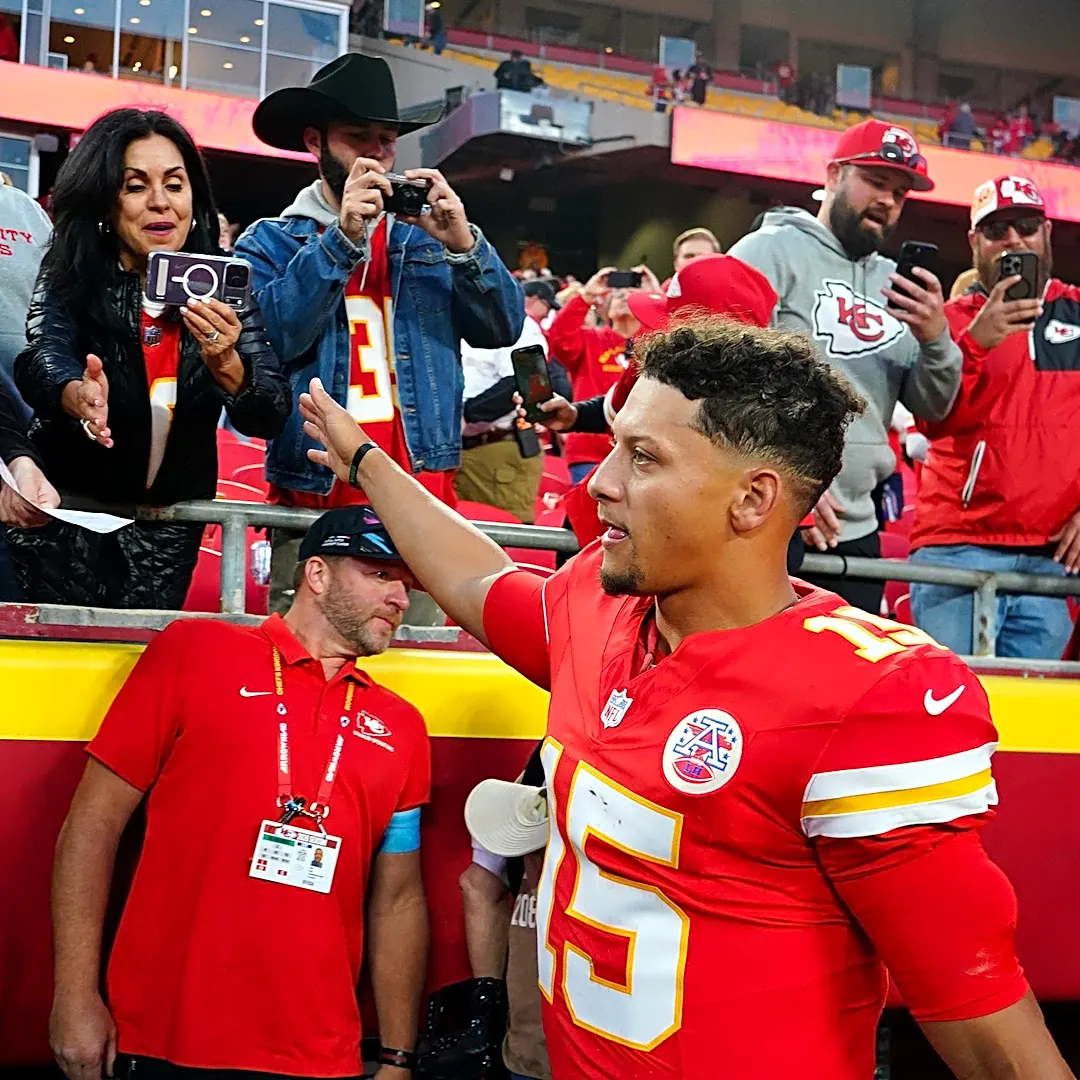 Patrick Mahomes practicing Thursday