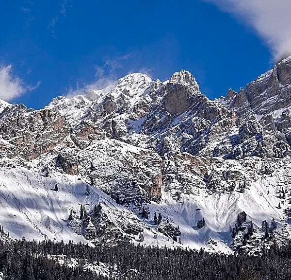 US tourist dies after falling hundreds of feet while hiking in Italy