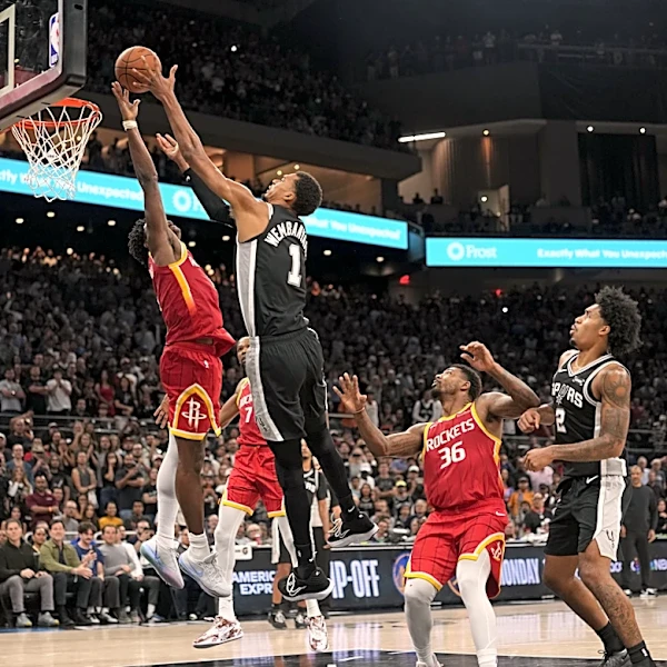 Rockets' Amen Thompson blocks Victor Wembanyama at rim in final seconds as Spurs fall to 0-2