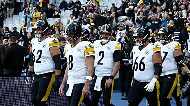 Aaron Rodgers, Steelers QBs coordinate suits, flat caps before game in France