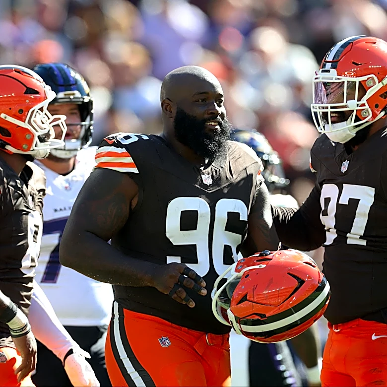 Maliek Collins agrees to terms on contract extension