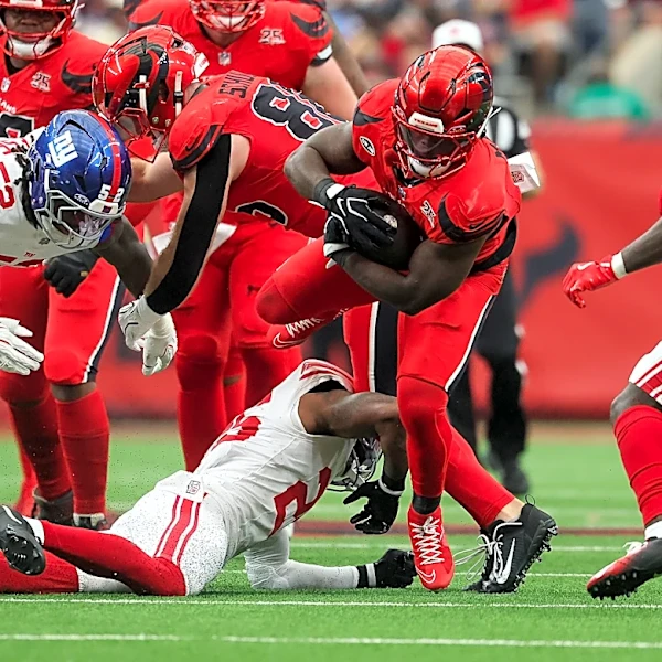 Woody Marks injury update as Texans RB leaves after ugly tackle