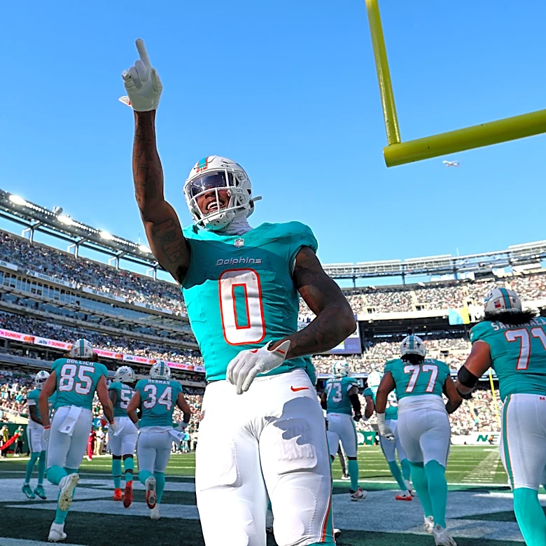 Ollie Gordon II surpasses 100-yard mark in Week 7