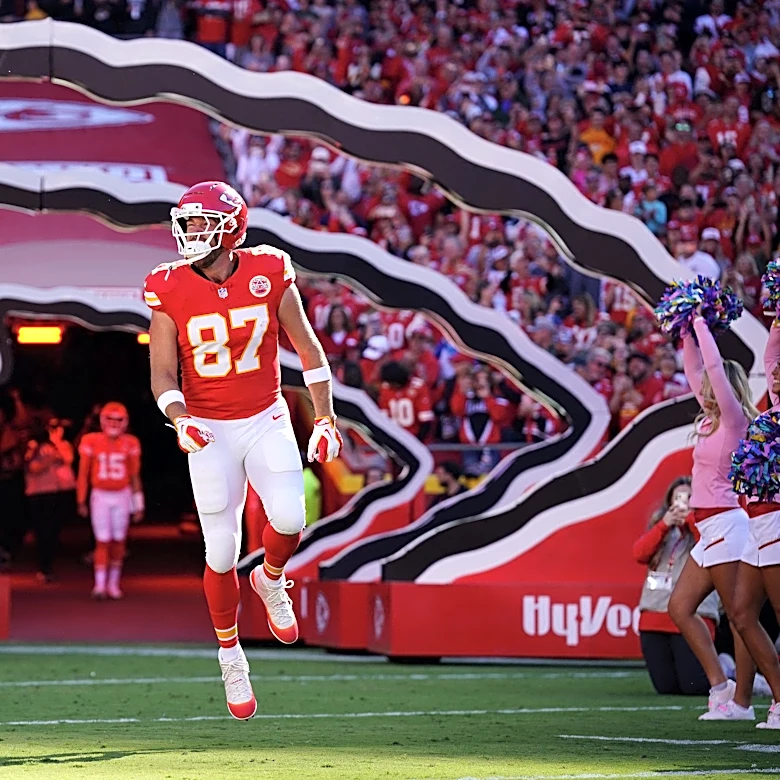 Chiefs' Travis Kelce passes Tony Gonzalez for NFL TE receiving record