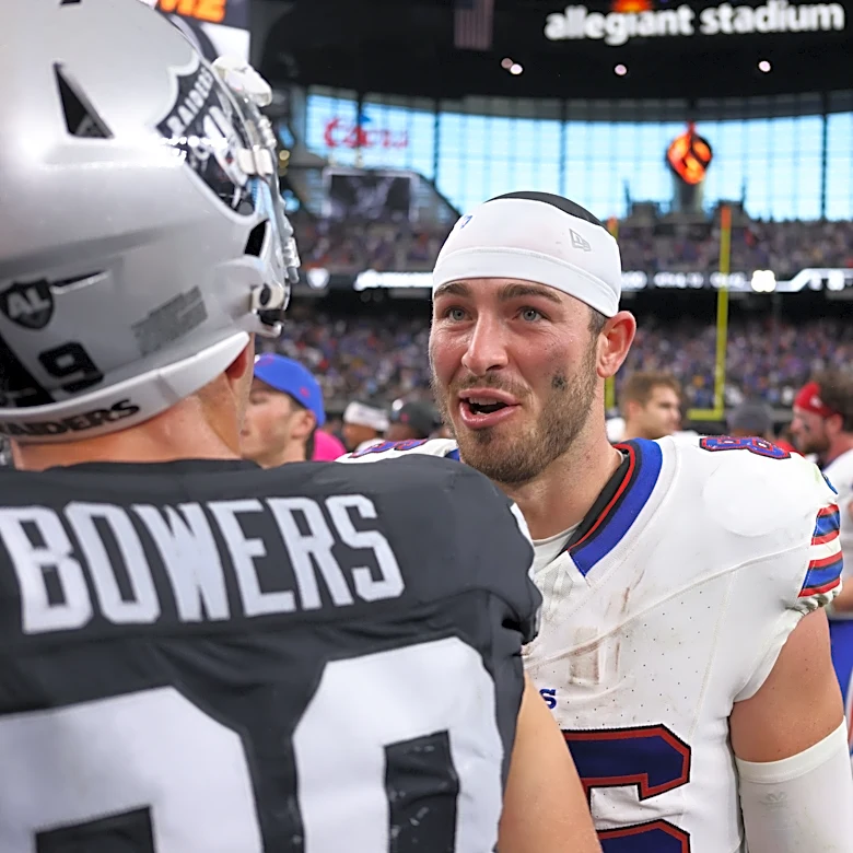 Six grabs for Brock Bowers in loss to Rams in Week 7