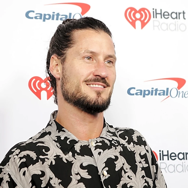 'DWTS' pro Val Chmerkovskiy appears in new video after suspension