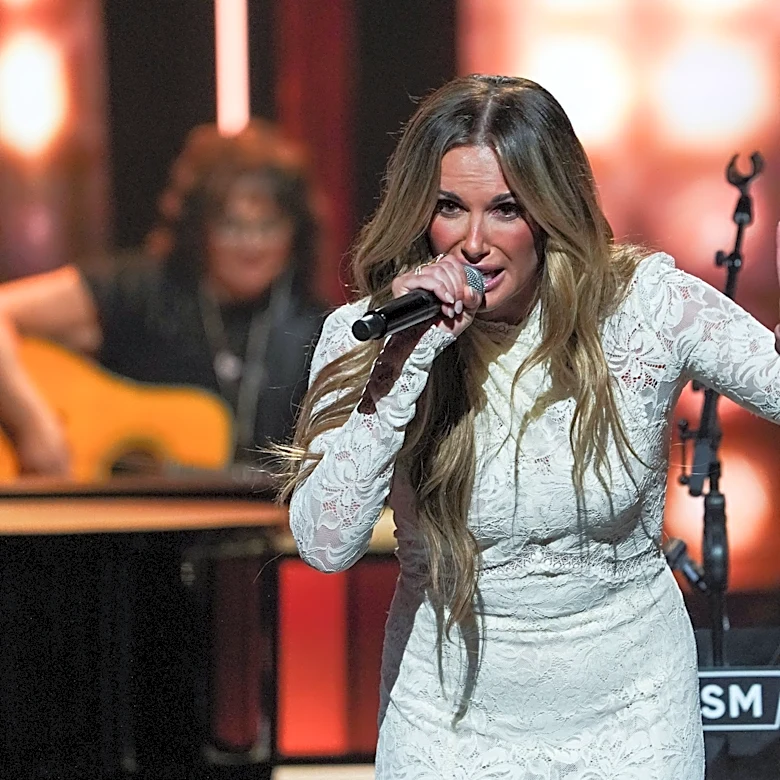 Carly Pearce to sing national anthem before World Series Game 3
