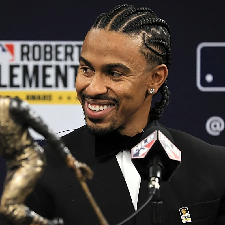 Roberto Clemente's widow saw Francisco Lindor's award coming