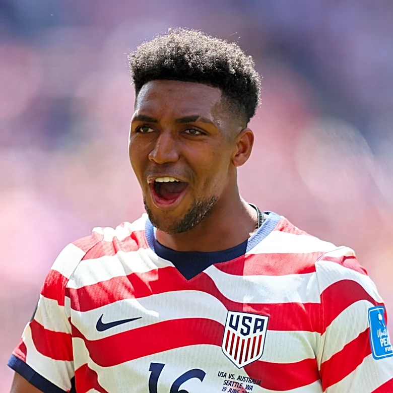 USMNT star Alex Freeman offers support to 3-year-old in viral soccer video