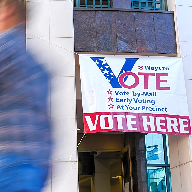 Volunteers training to monitor polls in case of federal intervention
