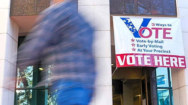 Volunteers training to monitor polls in case of federal intervention